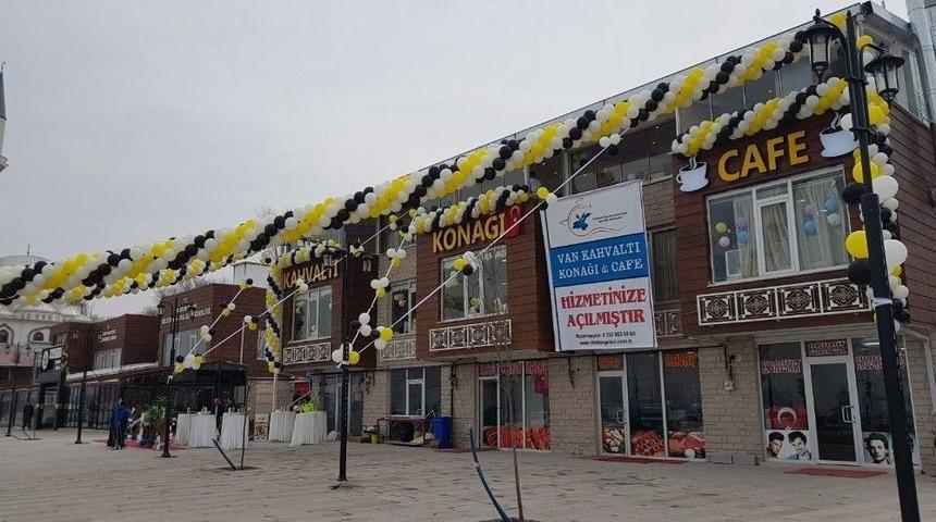 Edremit&rsquo;te &lsquo;van Kahvaltı Konağı&rsquo; A&ccedil;ıldı