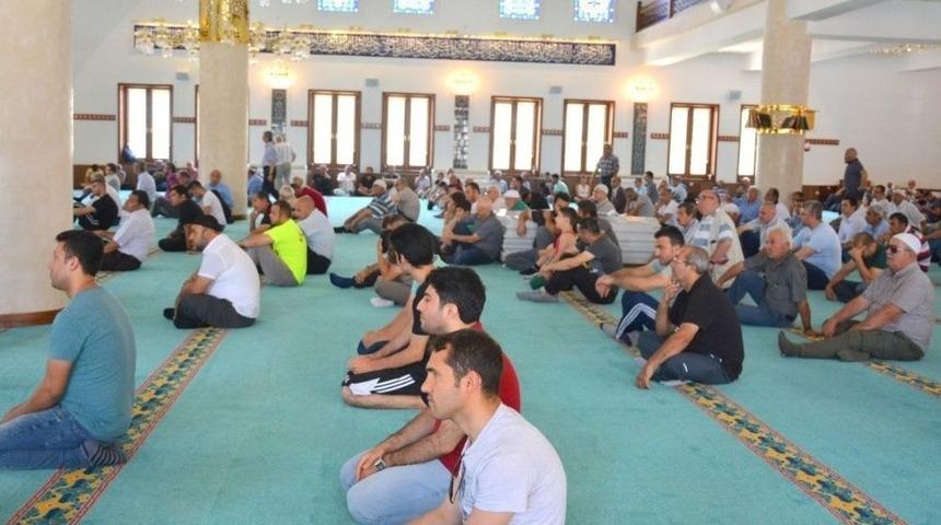 15 Temmuz Demokrasi Ve Milli Birlik G&uuml;n&uuml; Dolayısıyla İlahiyat Camisinde Mevlid-i Şerif Okutuldu