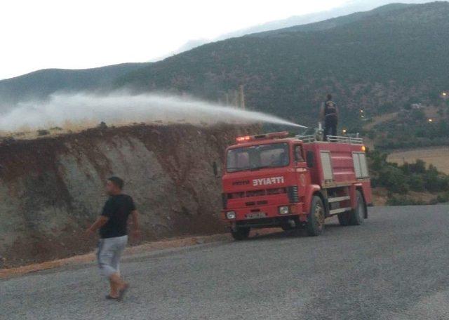 Anız Yangınında Alevler Ormana Sıçramadan Söndürüldü