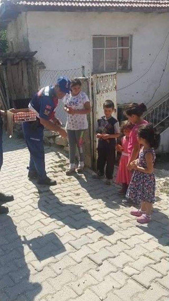 Jandarma’dan Çocuklar İçin Anlamlı Uygula