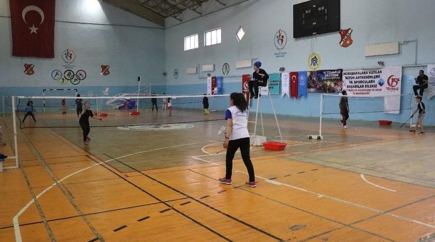 Ağrı’da Çocuklar 15 Temmuz Şehitleri İçin Yüzdü