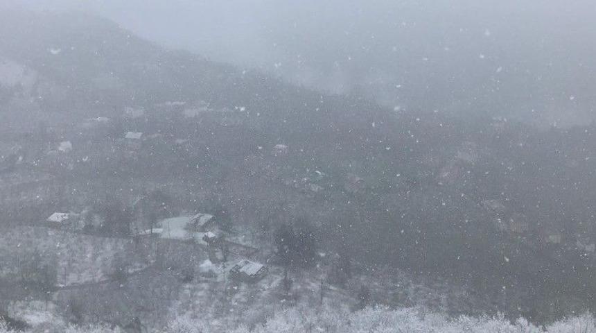 Trabzon’a Kar Beşikdüzü İlçesinden Girdi