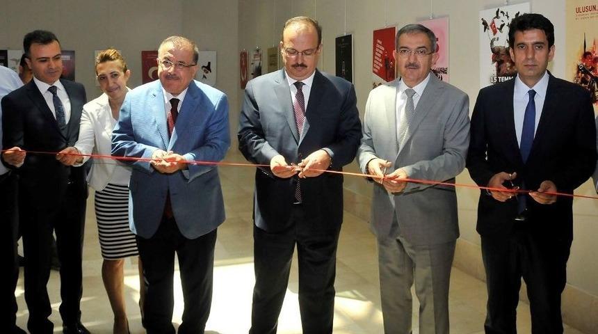 Sel&ccedil;uk&rsquo;ta &ldquo;15 Temmuz Destanı&rdquo; Afiş Sergisi A&ccedil;ıldı