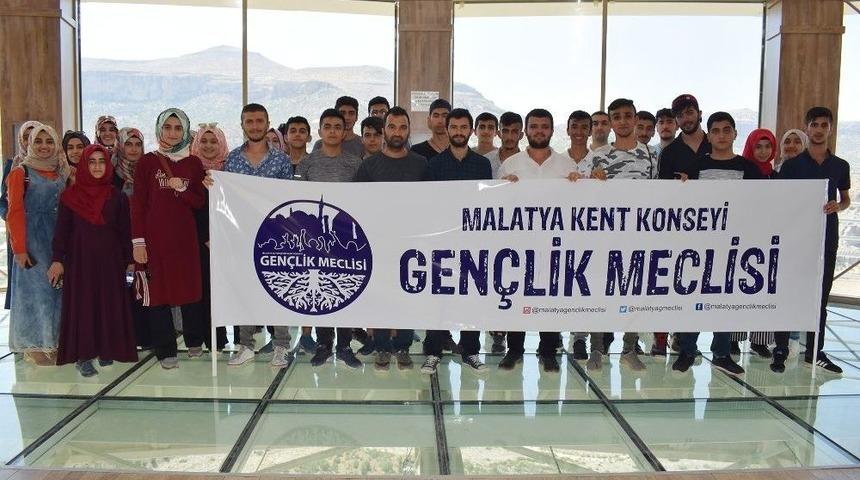 Gen&ccedil;ler Tarihi Yerleri Geziyor