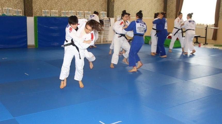 Judo B&uuml;y&uuml;k Kadınlar Milli Takımı Kazdağları&rsquo;nda Kamp Yapıyor
