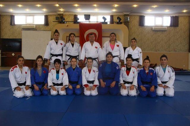 Judo Büyük Kadınlar Milli Takımı Kazdağları’nda Kamp Yapıyor