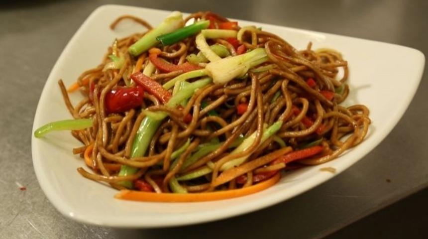 Sebzeli Çin Eriştesi