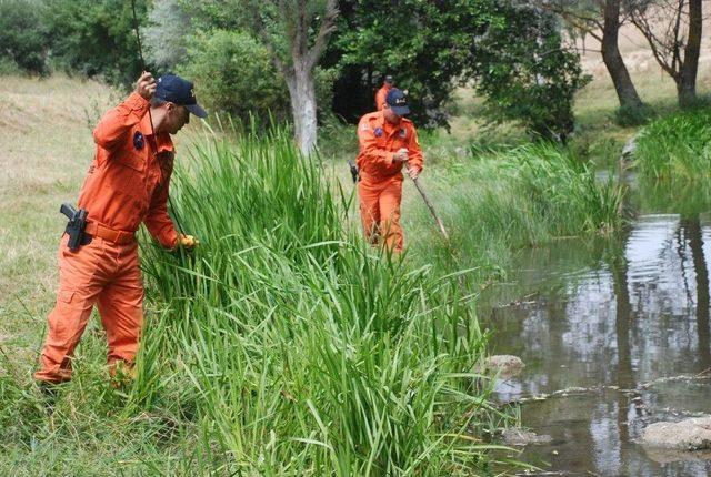 Jak Timleri 4 Gündür Kayıp Olan 3,5 Yaşındaki Evrim’i Derede Arıyor