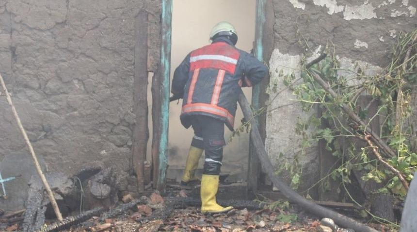 Domaniç’te Ev Yangını