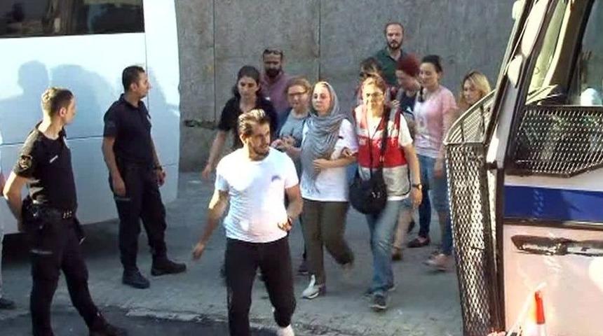 Adnan Oktar&rsquo;ın &lsquo;kedicikleri&rsquo; Sağlık Kontrol&uuml;nden Ge&ccedil;irildi