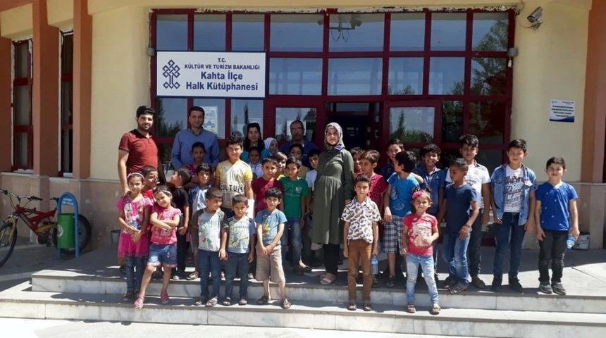 Suriyeli &Ouml;ğrenciler K&uuml;t&uuml;phane Konusunda Bilgilendirildi