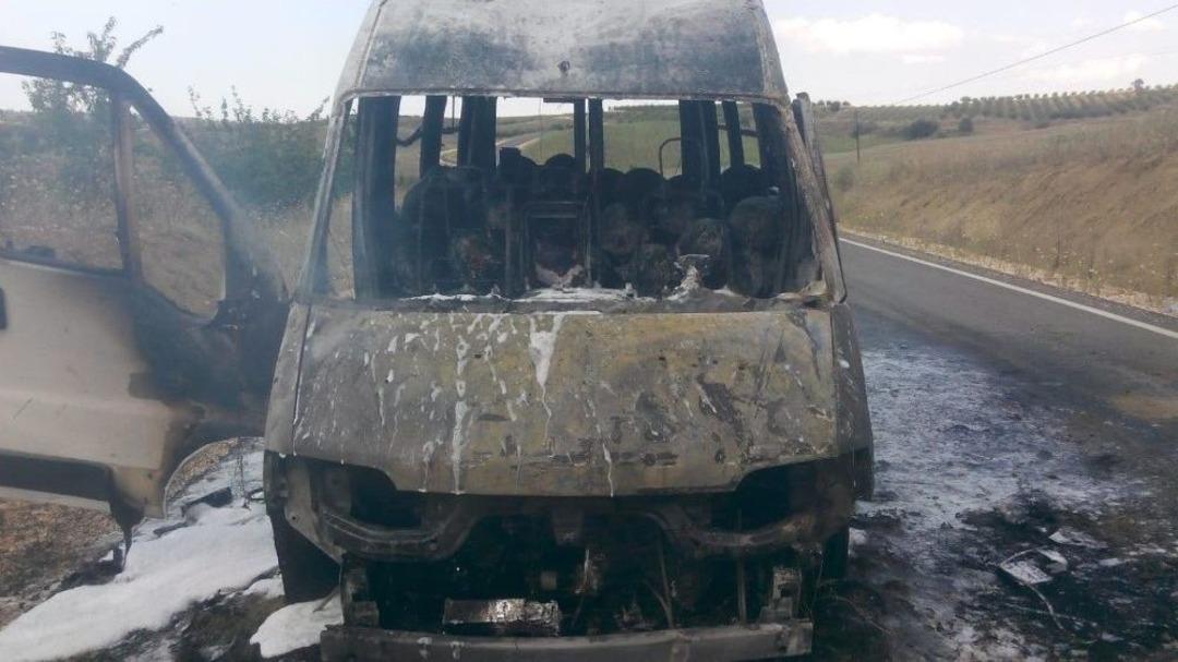 Seyir Halindeyken Alev Alan Karpuz Y&uuml;kl&uuml; Kamyonet K&uuml;le D&ouml;nd&uuml;