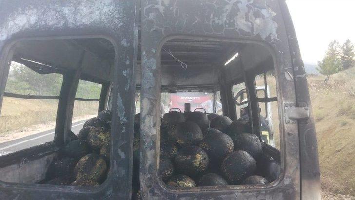 Seyir Halindeyken Alev Alan Karpuz Yüklü Kamyonet Küle Döndü G1