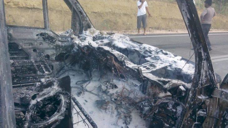 Seyir Halindeyken Alev Alan Karpuz Yüklü Kamyonet Küle Döndü G2