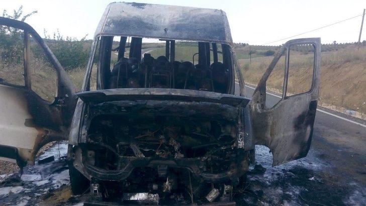 Seyir Halindeyken Alev Alan Karpuz Yüklü Kamyonet Küle Döndü G4