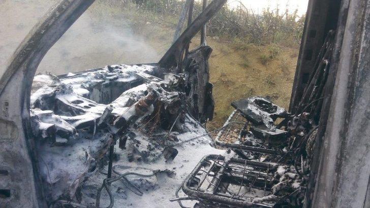 Seyir Halindeyken Alev Alan Karpuz Yüklü Kamyonet Küle Döndü G5