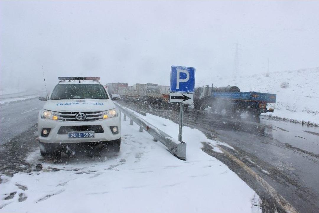 Erzincan&rsquo;da Kar Yağışı