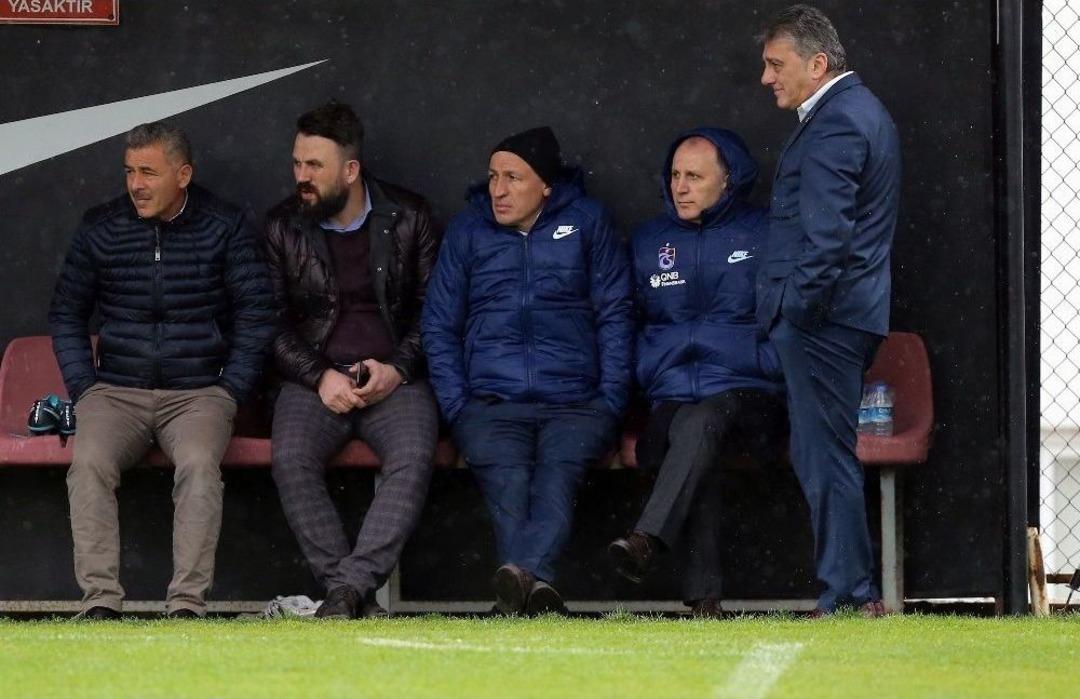 Trabzonspor Yağmur Altında &Ccedil;alıştı