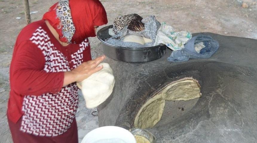 Sınırda Huzurun Yakalanması Kadınları Tandır Ekmeği Yapmaya Y&ouml;nlendirdi