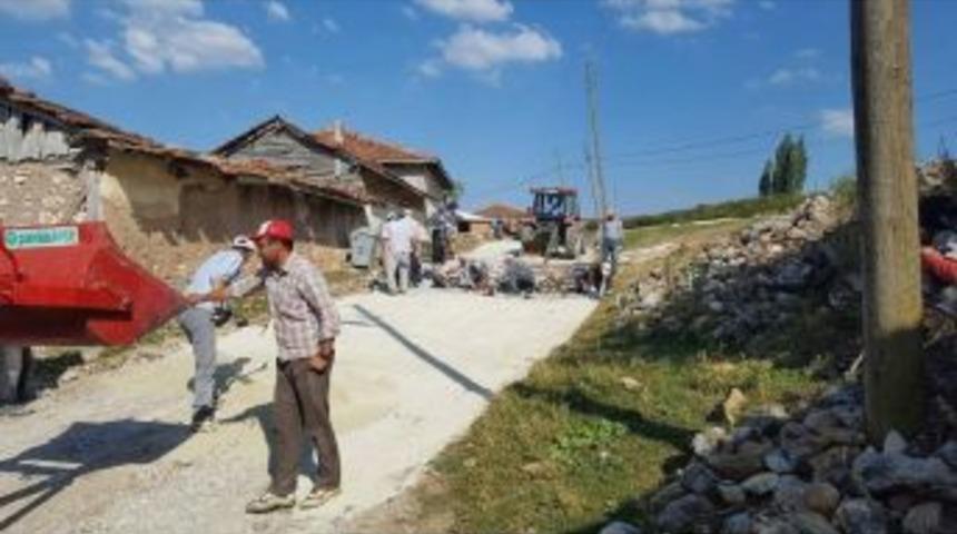 Köylerine İmece Usulü Taş Döşediler