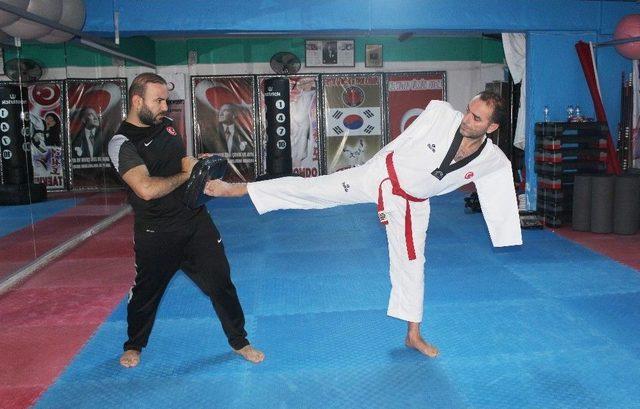 Kolları Olmadan Taekwondo Şampiyonu Oldu