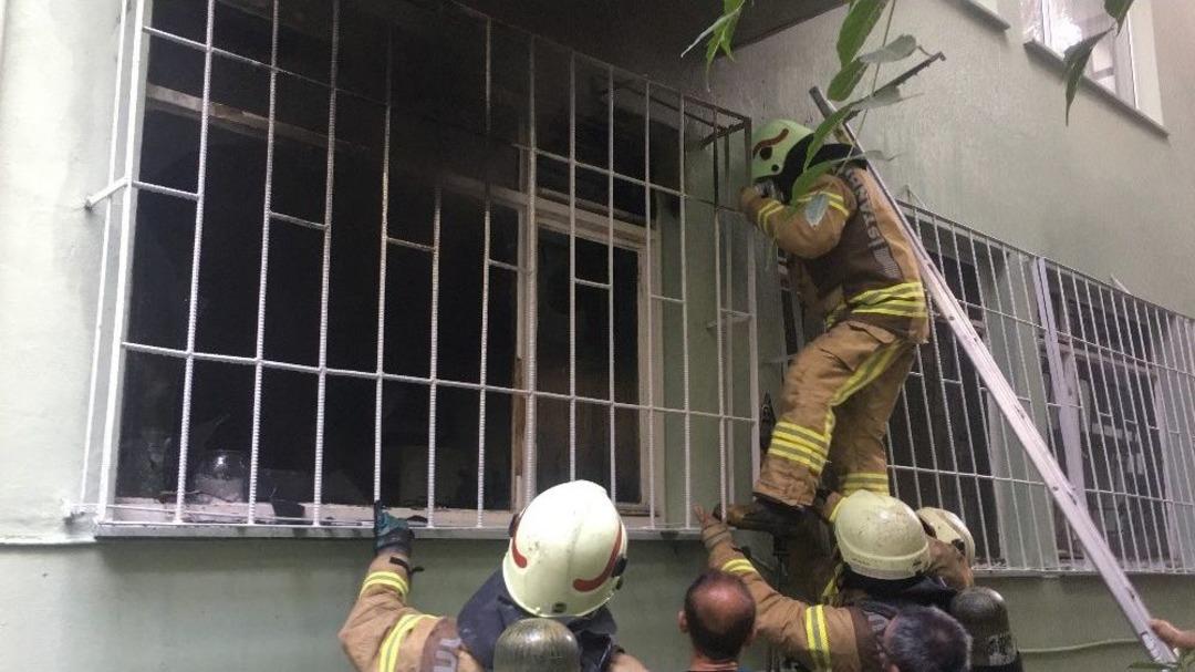 (&ouml;zel Haber) Sahipleri Tatilde Olan Dairede &Ccedil;ıkan Yangın Korku Dolu Anlar Yaşattı