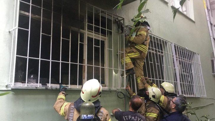 (özel Haber) Sahipleri Tatilde Olan Dairede Çıkan Yangın Korku Dolu Anlar Yaşattı G1