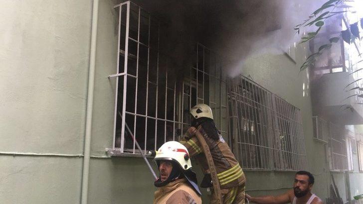 (özel Haber) Sahipleri Tatilde Olan Dairede Çıkan Yangın Korku Dolu Anlar Yaşattı G2