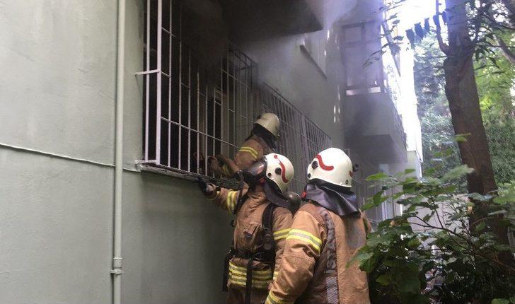 (özel Haber) Sahipleri Tatilde Olan Dairede Çıkan Yangın Korku Dolu Anlar Yaşattı G3