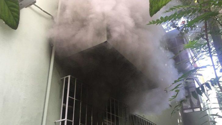 (özel Haber) Sahipleri Tatilde Olan Dairede Çıkan Yangın Korku Dolu Anlar Yaşattı G4