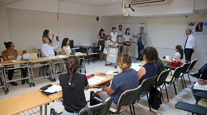 Karşıyakalı Gençlere Fransızca Eğitim