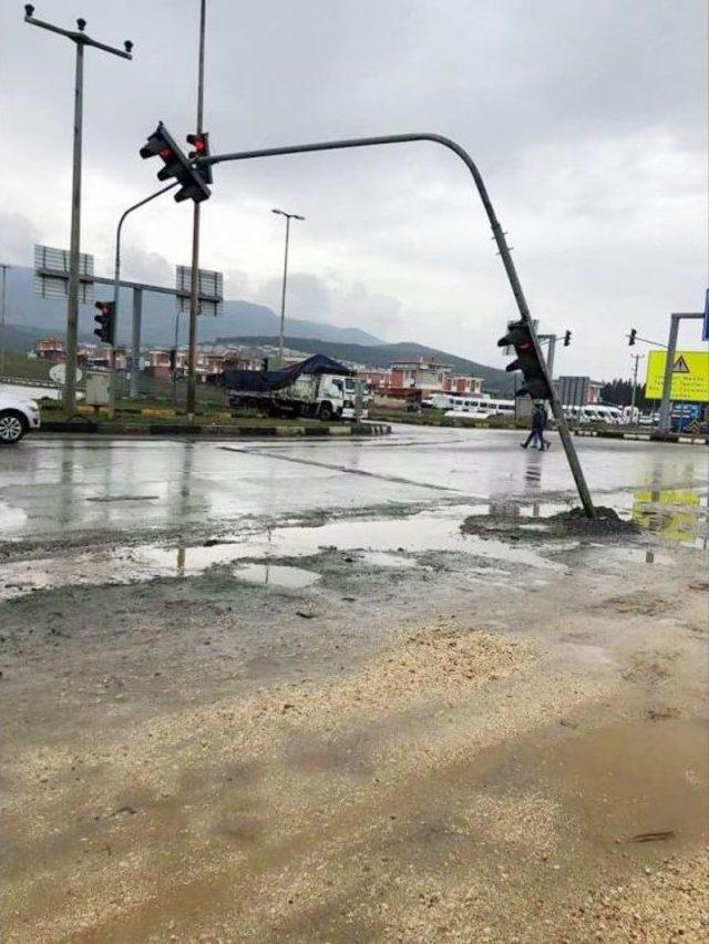 Nurdağı’nda Yağmur Ve Rüzgar Etkili Oluyor