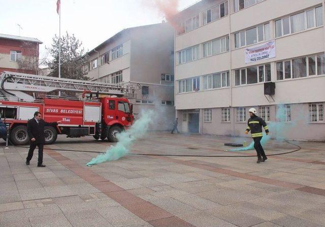 Sivas’ta Gerçeği Aratmayan Yangın Tatbikatı