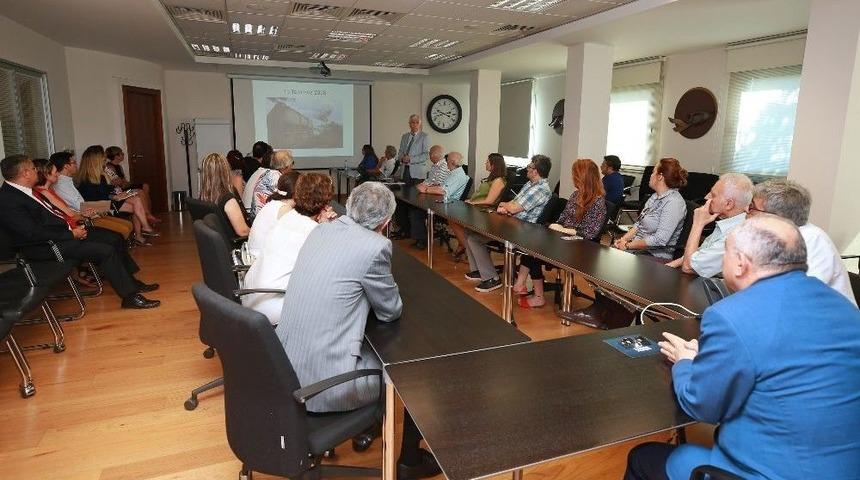 Prof. Dr. Atabek: "t&uuml;rk Medyası 15 Temmuz S&uuml;recinden Y&uuml;z&uuml;n&uuml;n Akıyla &Ccedil;ıktı"