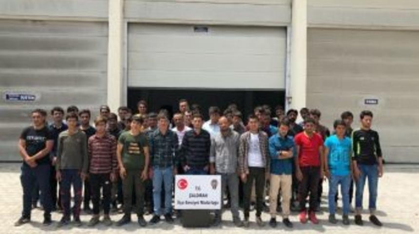 Van&rsquo;da 52 Ka&ccedil;ak M&uuml;lteci Yakaladı