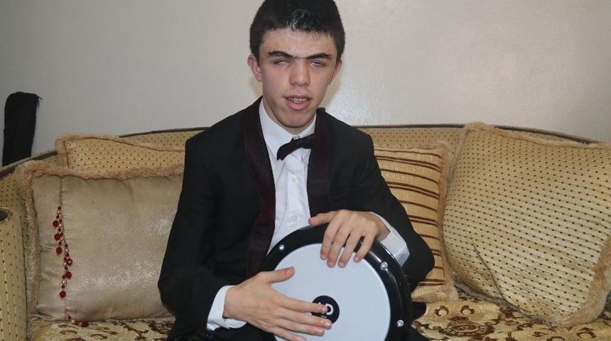 Engelleri Yeteneğiyle Aştı