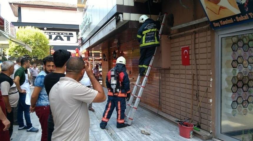 K&uuml;&ccedil;&uuml;k &Ccedil;aplı Yangın Vatandaşı Meraklandırdı