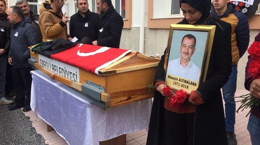 Gen&ccedil; &Ouml;ğretmenin "beni Okulumun &Ouml;n&uuml;nden Uğurlayın" Vasiyeti Yerine Getirildi