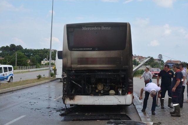 Sinop’ta Tur Otobüsü Seyir Halindeyken Alev Aldı