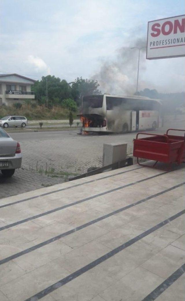 Sinop’ta Tur Otobüsü Seyir Halindeyken Alev Aldı