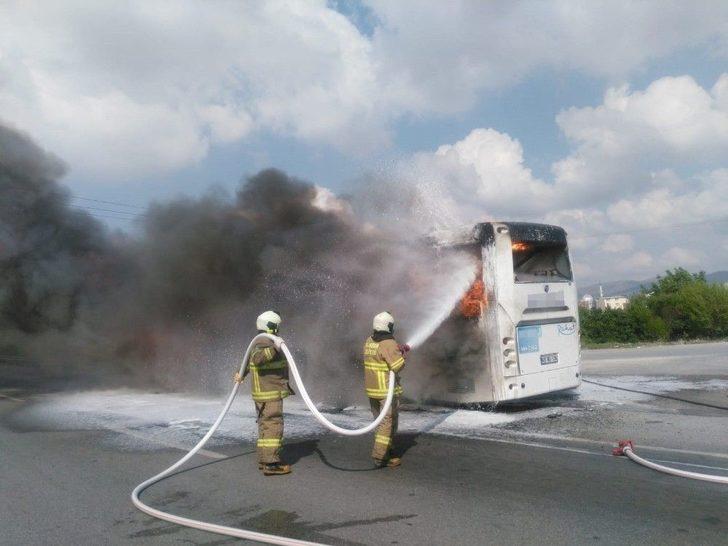 Balıkesir’de Seyir Halindeki Yolcu Otobüsü Yandı G2