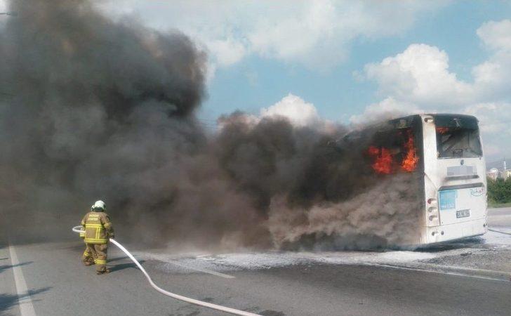 Balıkesir’de Seyir Halindeki Yolcu Otobüsü Yandı G3