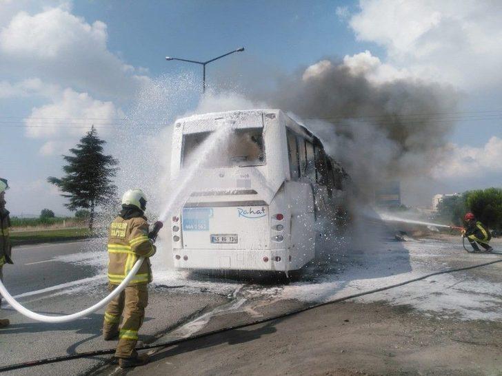 Balıkesir’de Seyir Halindeki Yolcu Otobüsü Yandı G4