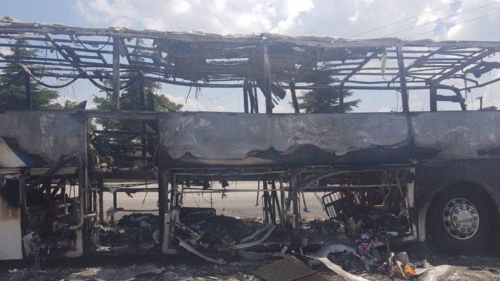 Balıkesir’de Seyir Halindeki Yolcu Otobüsü Yandı G5