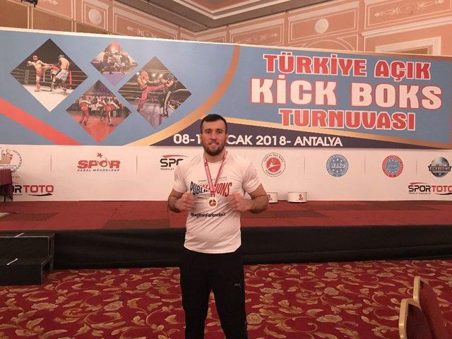 Milli Sporcu Erdoğan: “amacım Muay Thai Ve Kick Boks’ta Dünya Şampiyonu Olmak”