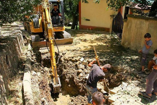 Hizan’da Yarım Asırlık Su Şebekeleri Yenileniyor 1
