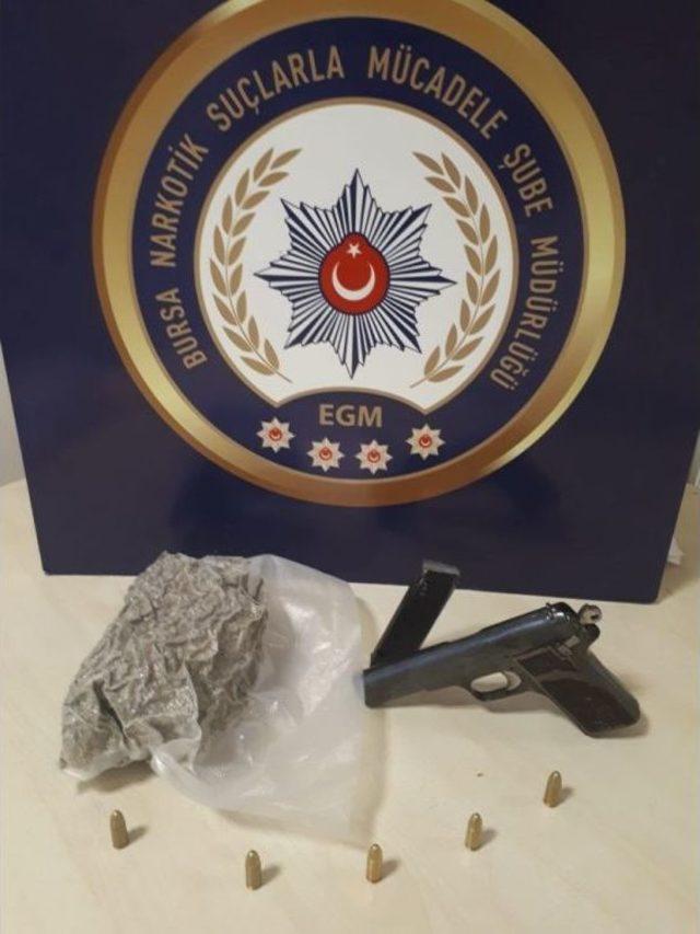 İstanbul&rsquo;dan Getirip Bursa&rsquo;da Satacaklardı, Narkotik Polisine Yakalandılar 1