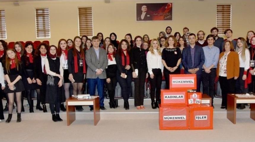 İlham Veren Kadınlar Om&uuml;&rsquo;de