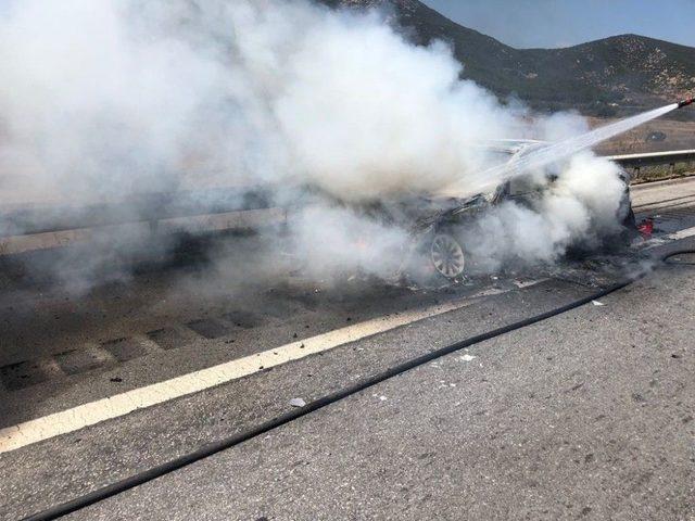 Alev Alan Araç Makilik Alanı Yaktı, Ekiplerin Müdahalesi Sürüyor 2