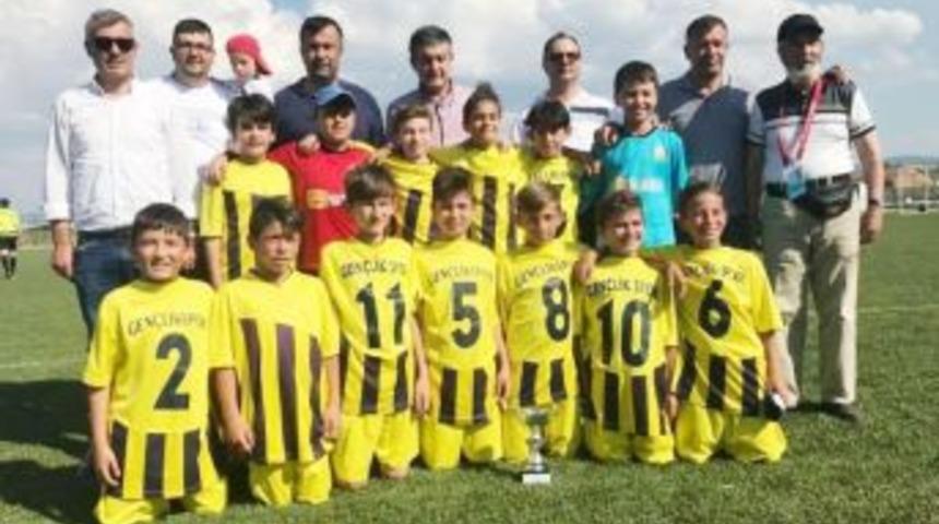 Tavşanlı Gen&ccedil;likspor, U11&rsquo;lerin Şampiyonu Oldu